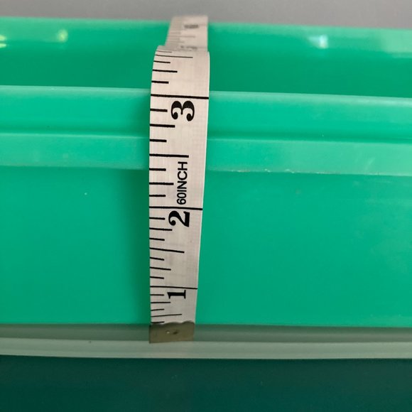 Tupperware Set of Two Containers Celery Crisper & Bread Keeper - Picture 9 of 10